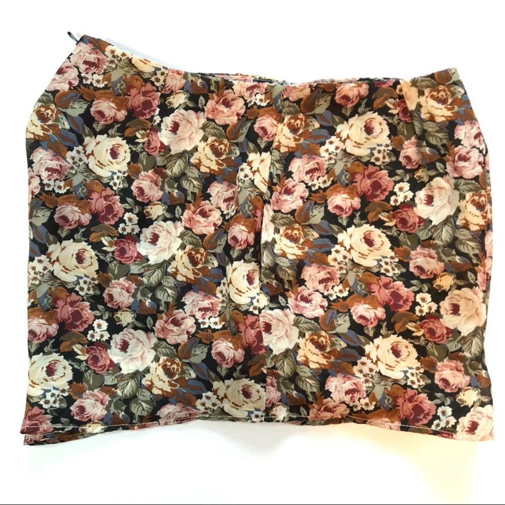 Show Me Your MuMu | Floral Sawyer Short | Floral - Picture 4 of 7
